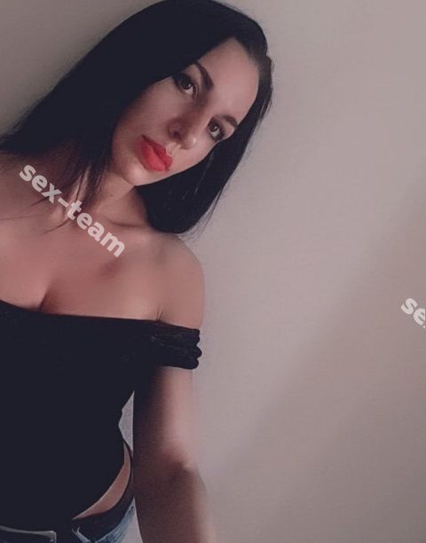 Оля